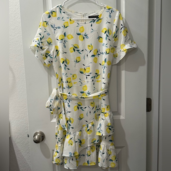 Banana Republic Dresses & Skirts - Banana Republic lemon print ruffle hem dress